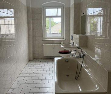 Pirna! Individuelle Dachgeschosswohnung mit Balkon und Tageslichtbad! - Photo 1