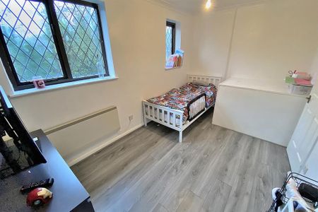 2 bedroom semi-detached house to rent - Photo 4