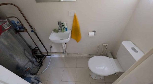 Sunny 3-bedroom townhouse Ellerslie - Photo 1