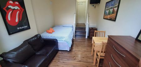 Studio to rent - Photo 2