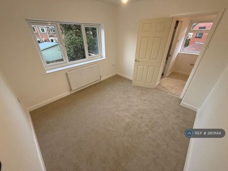 3 bedroom semi-detached house to rent - Photo 3