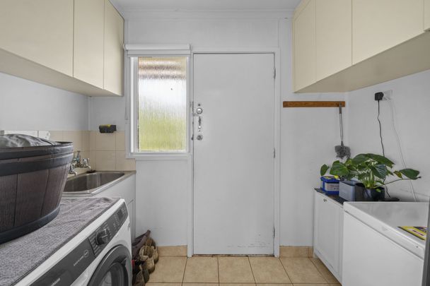 Spacious 3 Bedroom Family Home - Photo 1