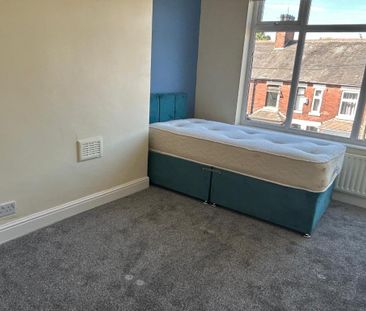 4 bedroom flat to rent - Photo 4