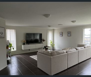 Spacious 4 Bedroom Home - Photo 2