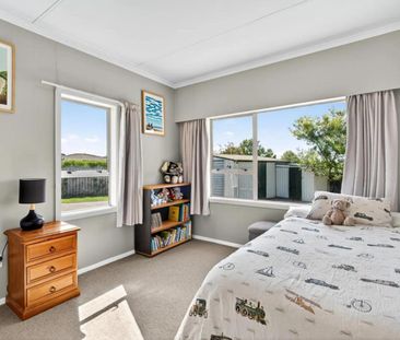 Relaxed Living Close to Schools and Guthrie Park - Photo 3