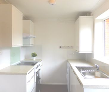 Two Bedroom House TO LET In Cambridge - Photo 2
