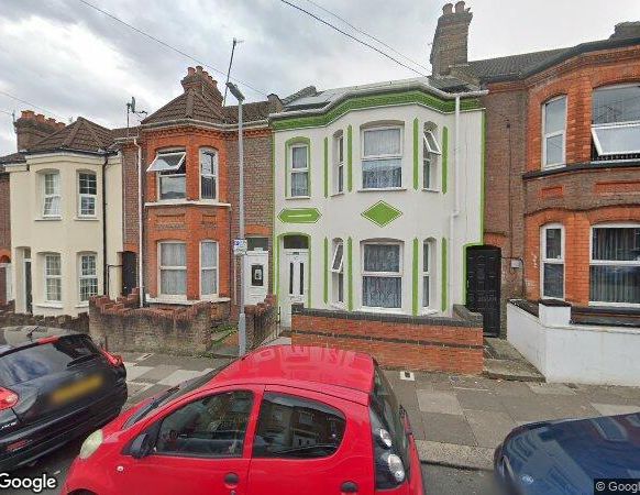 2 Bed Flat, Lyndhurst Road, LU1 - Photo 1