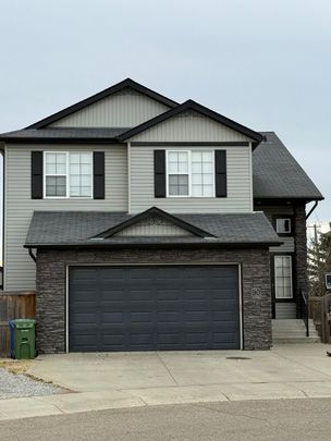 Come View this Beautiful Home in Johnstone Park! - Photo 1