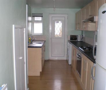 1 bedroom in a house share to rent - Photo 2