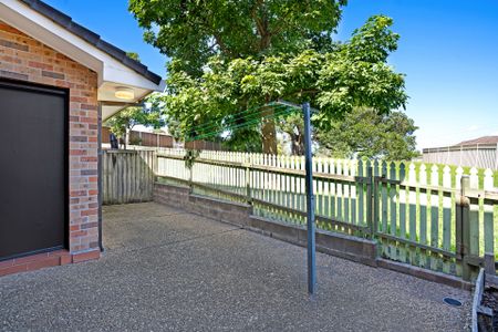 Quiet, low maintenance Townhouse - Photo 3