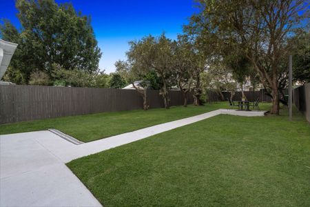 6 Killarney Avenue, Manly West. - Photo 3