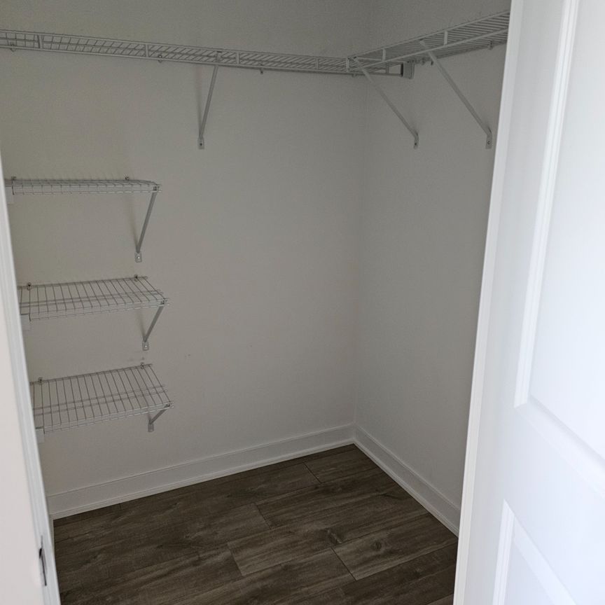 For Lease - 4655 Metcalfe Avenue, Mississauga, Ontario - Photo 1