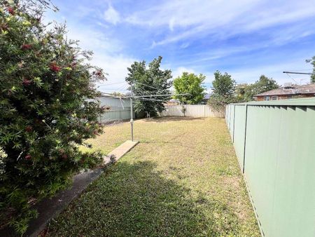 South Tamworth Unit - Photo 2