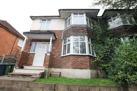 3 bedroom semi-detached house to rent - Photo 2