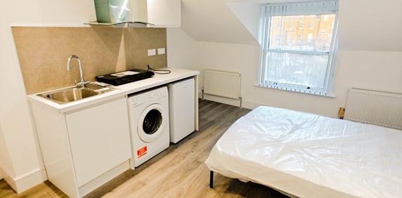 Price £1,300 pcm - Available 23/03/2026 - Furnished - Photo 2