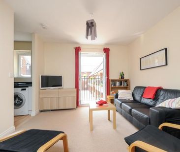 2 bedroom flat to rent - Photo 2