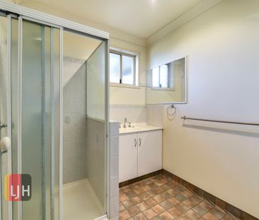 AIR CONDITIONED TWO BEDROOM TOWNHOUSE WITH COURTYARD - Photo 6