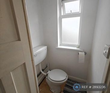 1 bedroom in a house share to rent - Photo 6