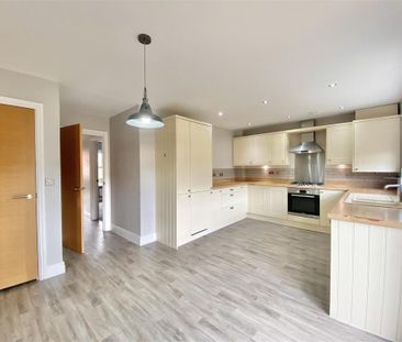 3 bedroom semi-detached house to rent - Photo 4