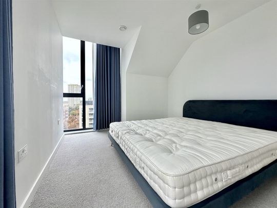 Forrester Way, London - Photo 1