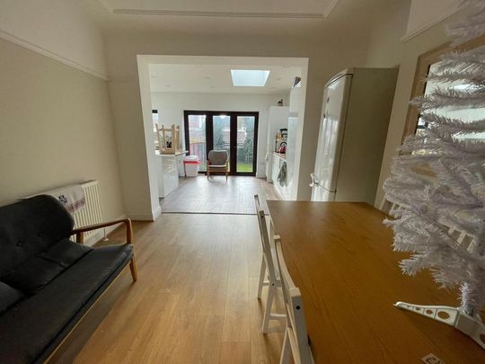 1 bedroom in a house share to rent - Photo 1