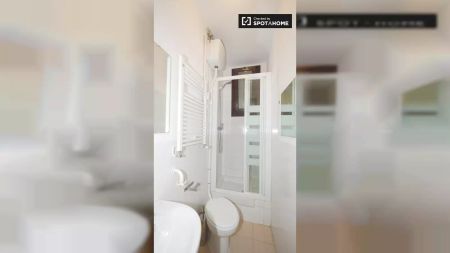 Double bed in Room in a shared 5-bedroom apartment for rent in El Raval, professionals and students only - Photo 5