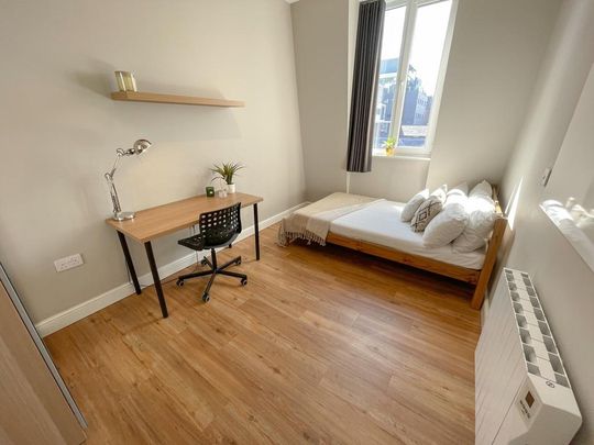 9 bedroom flat to rent - Photo 1