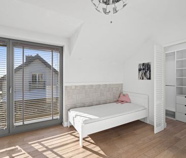 Duży dom wolnostojący z prywatnym stawem - Zdjęcie 4