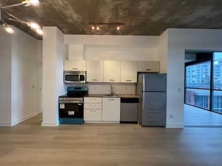 For Lease - 60 Bathurst Street Unit# 601, Toronto, Ontario - Photo 2