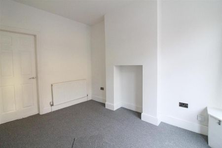 2 bedroom end of terrace house to rent - Photo 4