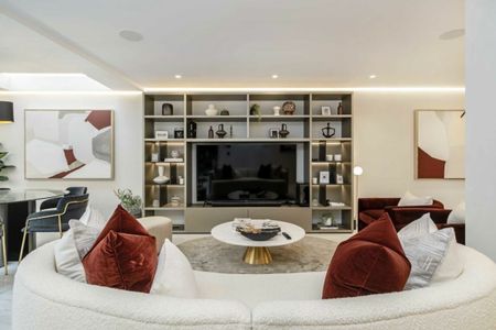 South Molton Street - Photo 2