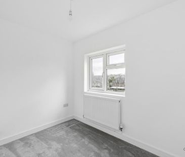 2 bedroom end of terrace house to rent - Photo 3