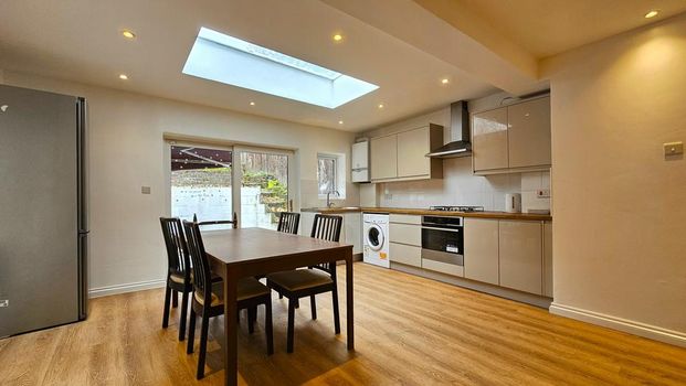 4 bedroom townhouse to rent - Photo 1