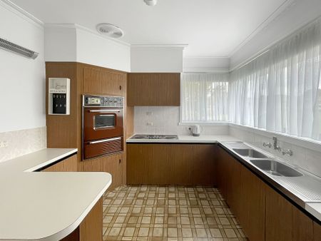 10 Adela Street, Wendouree - Photo 5