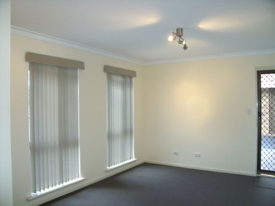 Neat & Tidy Duplex Located in Quiet Location & Great School Zones!!! - Photo 1