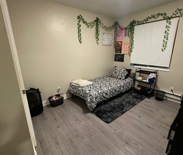 For Lease - 1985 Danforth Avenue Unit# APT A - ROOM 2, Toronto, Ont... - Photo 3