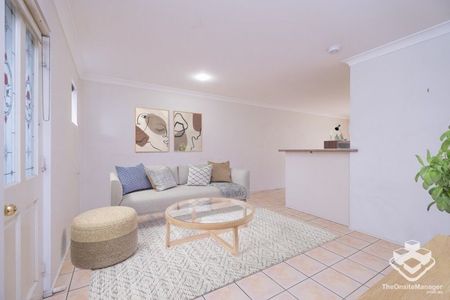 RESOURCE STYLE LIVING, NO WATER BILL, NO GARDENING! - Photo 3