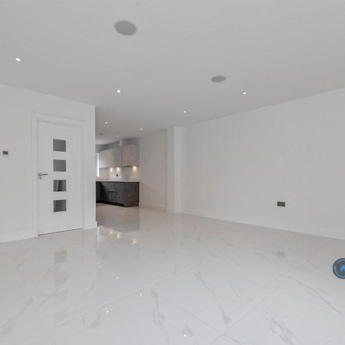 4 bedroom terraced house to rent - Photo 1