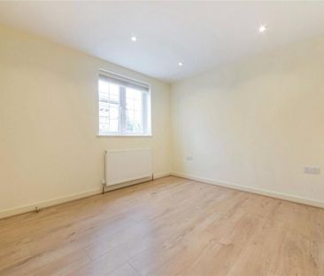 4 Bed Semi-Detached House, John Silkin Lane, SE8 - Photo 2