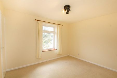 4 bedroom semi-detached house to rent - Photo 3