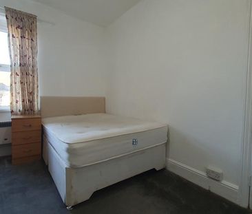 4 bedroom terraced house to rent - Photo 6