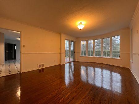 For Lease - 93 Lord Seaton Road, Toronto, Ontario - Photo 4