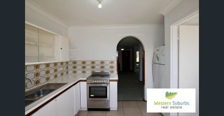 Spacious two bedroom ground floor apartment - Photo 2