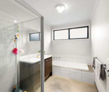 119 Alfredton Drive, Alfredton - Photo 6