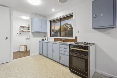 Cul-de-sac Charm in the Heart of Woden - Photo 2