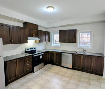 For Lease - 10 Moore's Court, Markham, Ontario - Photo 6