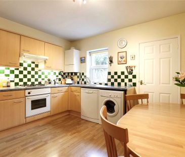 3 bedroom House in Elgar Road, Reading - Photo 3