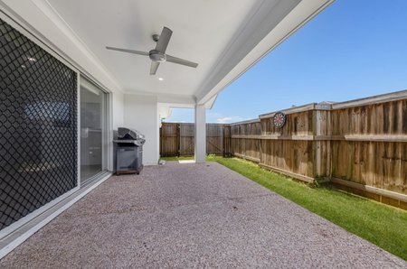 Stylish 4-Bedroom Home in Burpengary East! - Photo 3