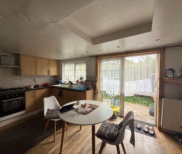 3 bedroom semi-detached house to rent - Photo 3