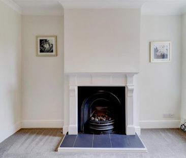 2 bedroom end of terrace house to rent - Photo 3